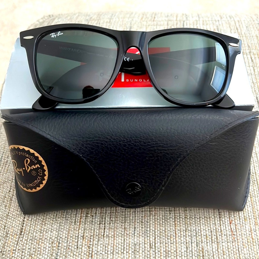 Ray-Ban Wayfarer black sunglasses, 0RB2140